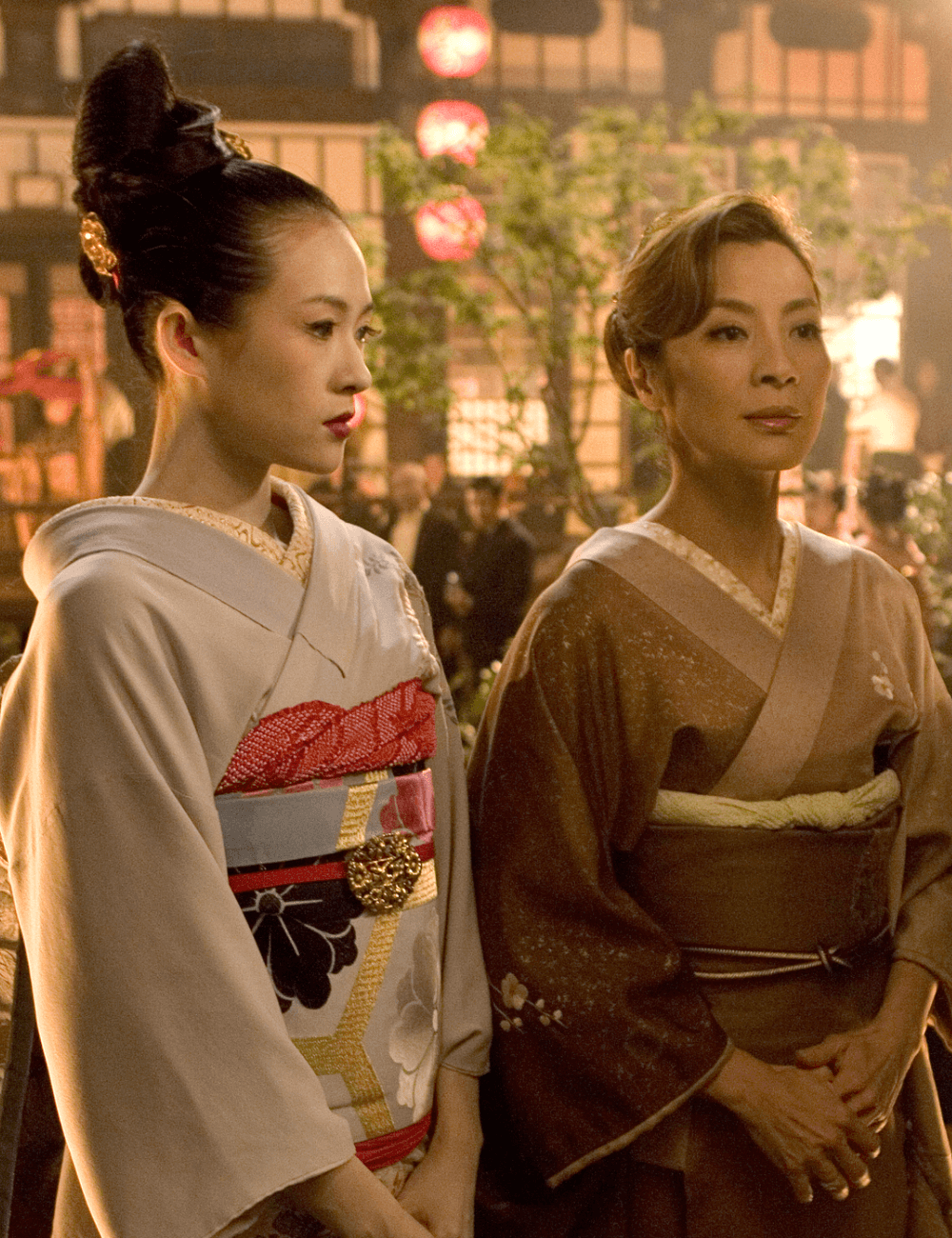 Memórias de uma Gueixa - roupas tradicionais japoneas - figurinos mais emblemáticos - inverno - duas mulheres asiáticas em pé - https://stealthelook.com.br