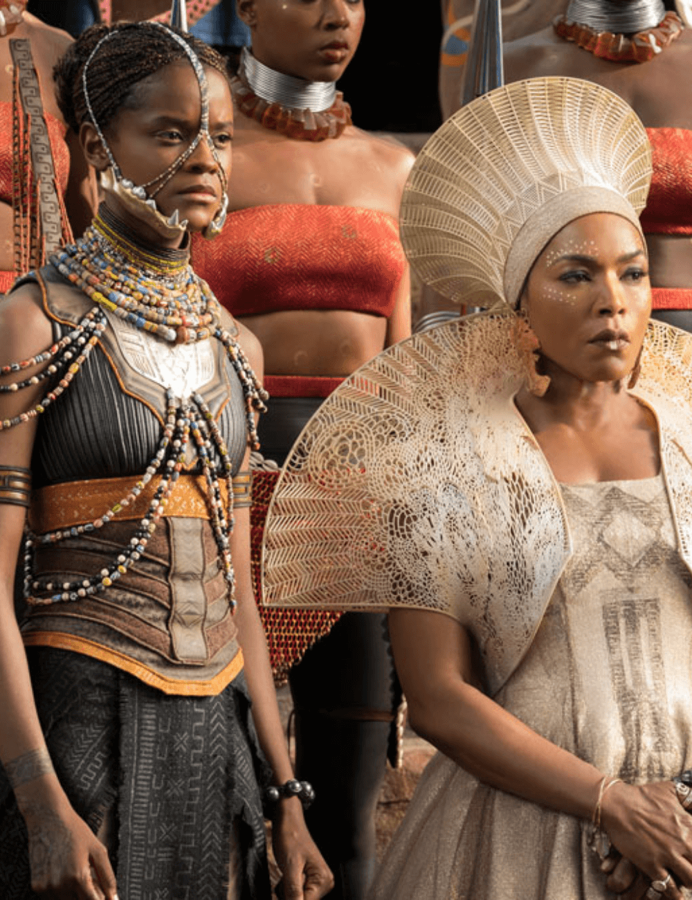 Pantera Negra: Wakanda Para Sempre - roupas diversas - figurinos mais emblemáticos - verão - duas mulheres negras em pé - https://stealthelook.com.br