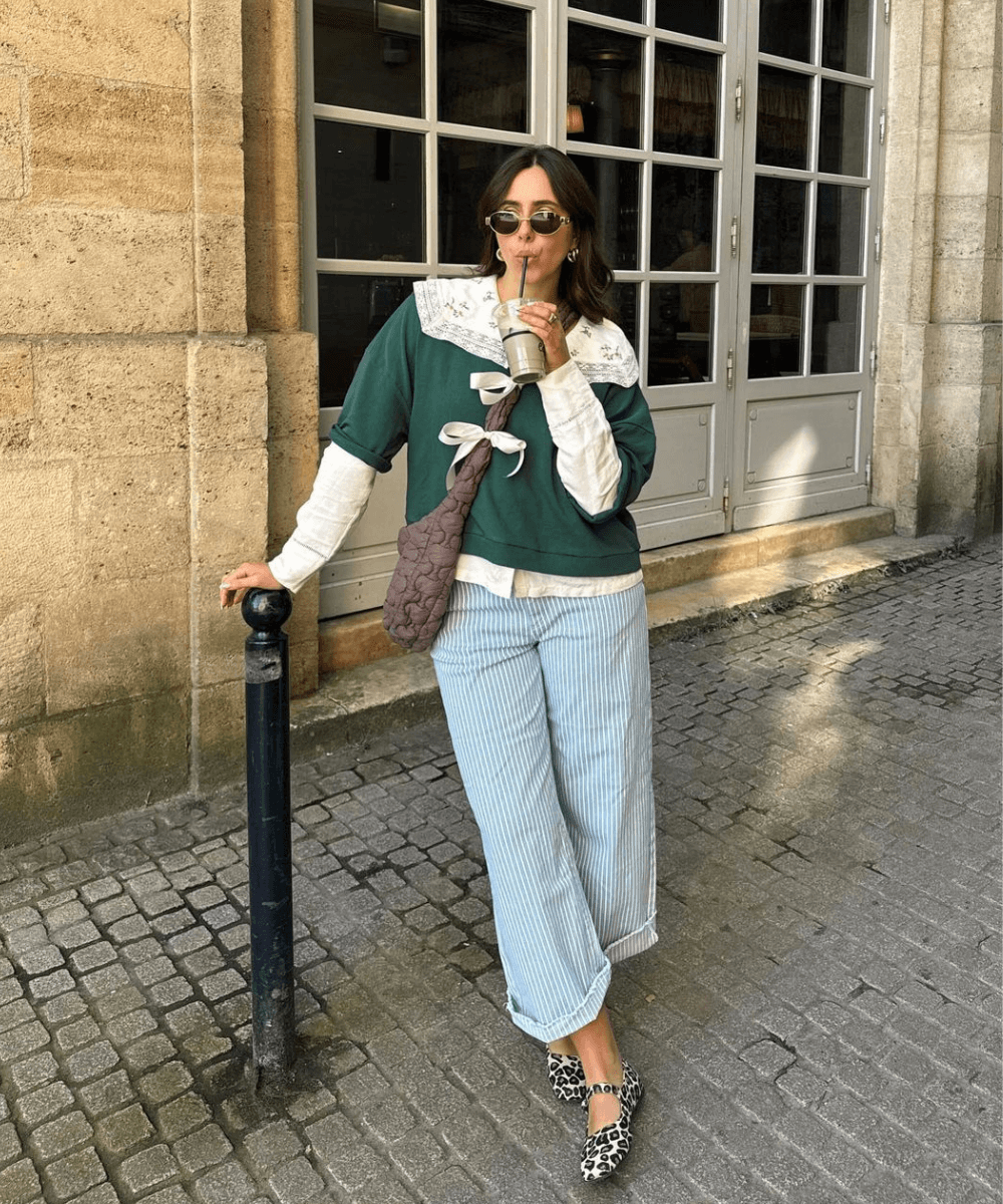 @florettenacer - calça jeans, moletom, bolsa tranverssal e óculos de sol - bolsas tendência - outono - mulher de óculos em pé na rua - https://stealthelook.com.br
