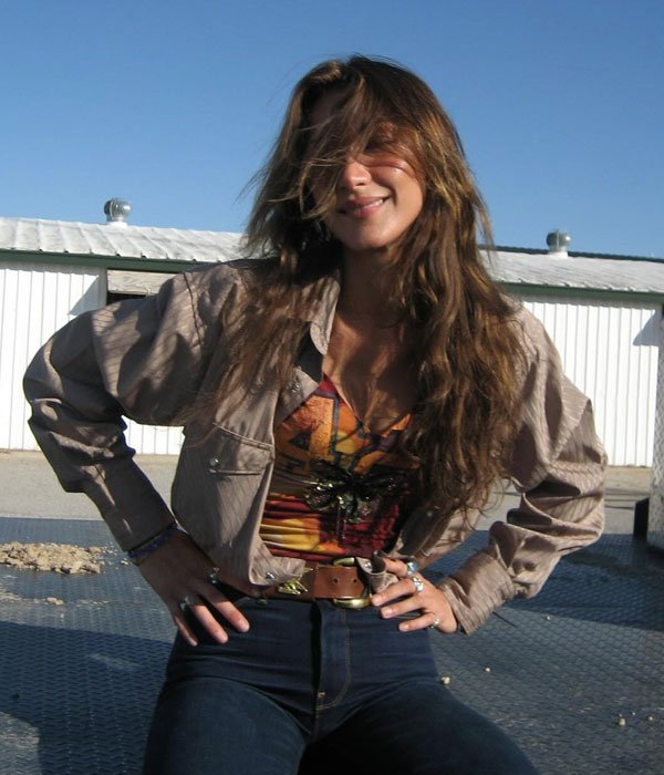 Bella Hadid - cinto - estilo cowgirl - Verão - Estados Unidos - https://stealthelook.com.br