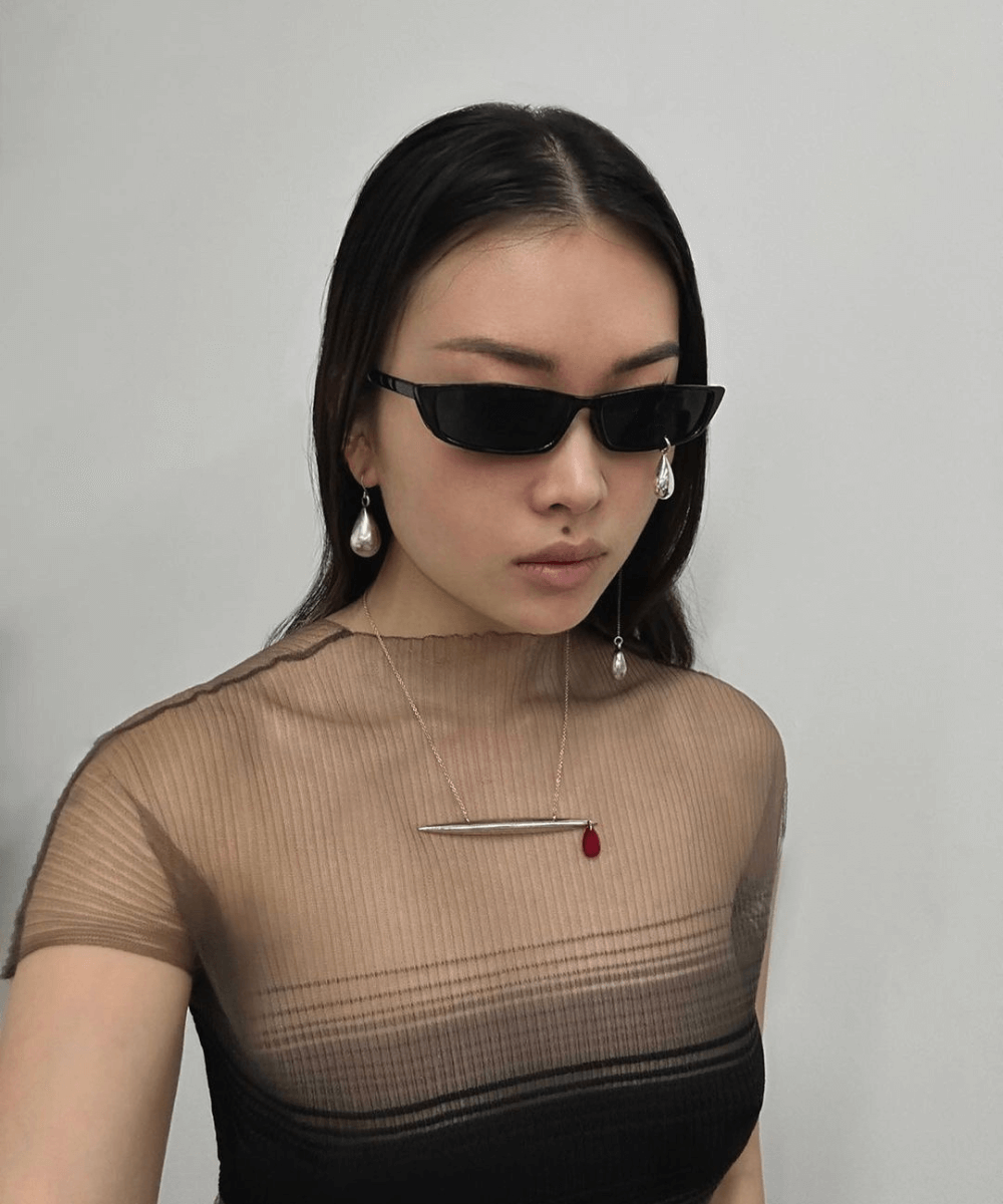 Grace Ling - N/A - Designers asiáticos - outono - mulher asiática usando óculos escuros - https://stealthelook.com.br