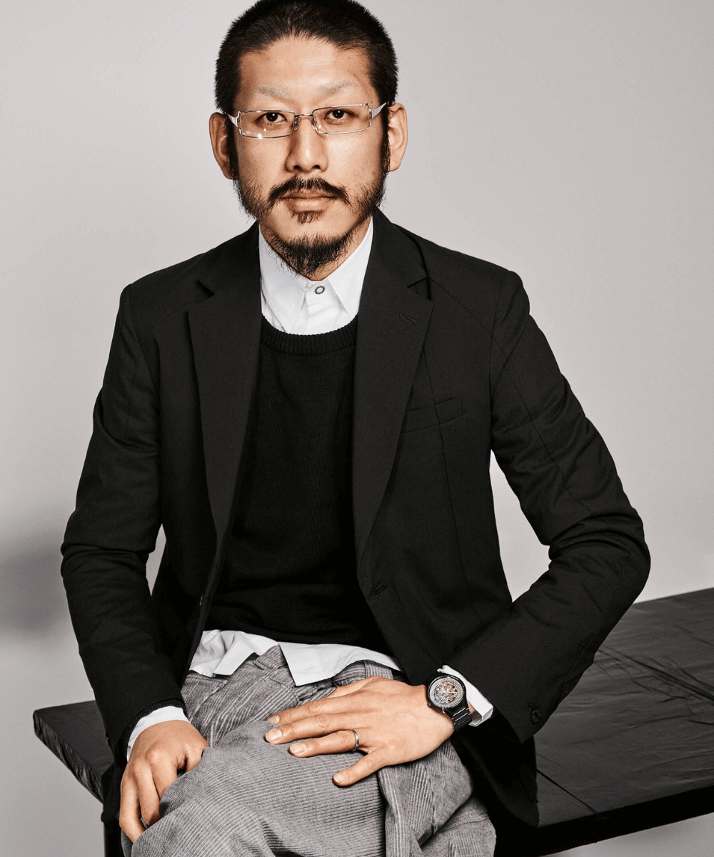 Kunihiko Morinaga - N/A - Designers asiáticos - verão - homem asiático usando óculos de grau - https://stealthelook.com.br