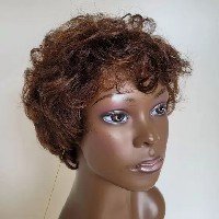 Peruca Wig HUMANA Curta Ondulada - AVERY - Janet Collection