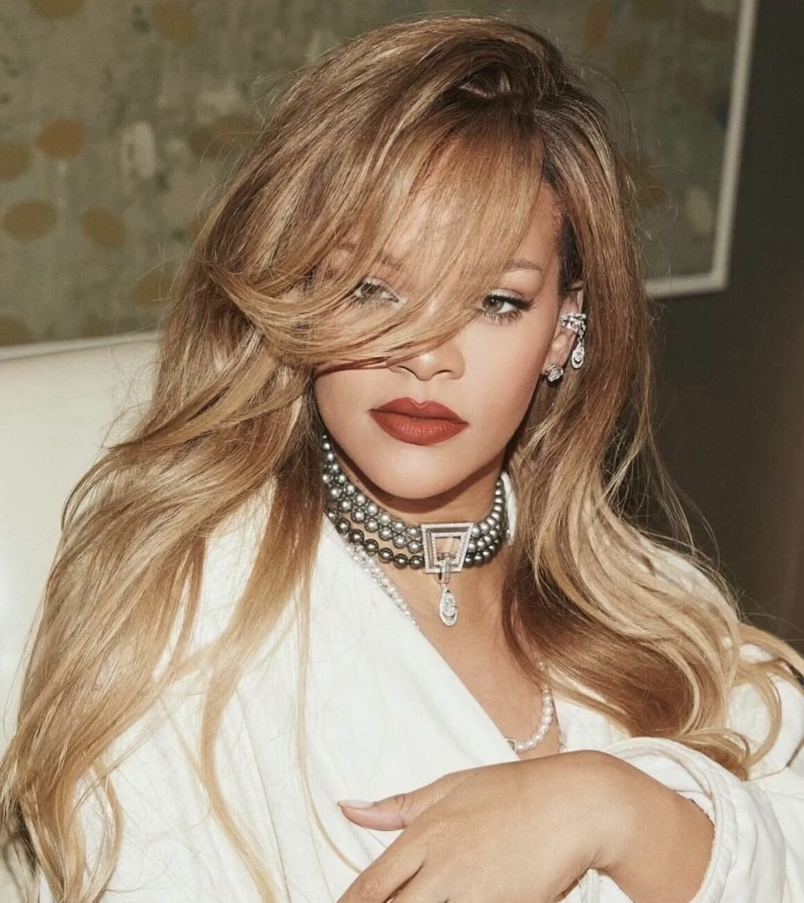 Rihanna - cabelo-loiro-mel - loiro mel - inverno - brasil - https://stealthelook.com.br