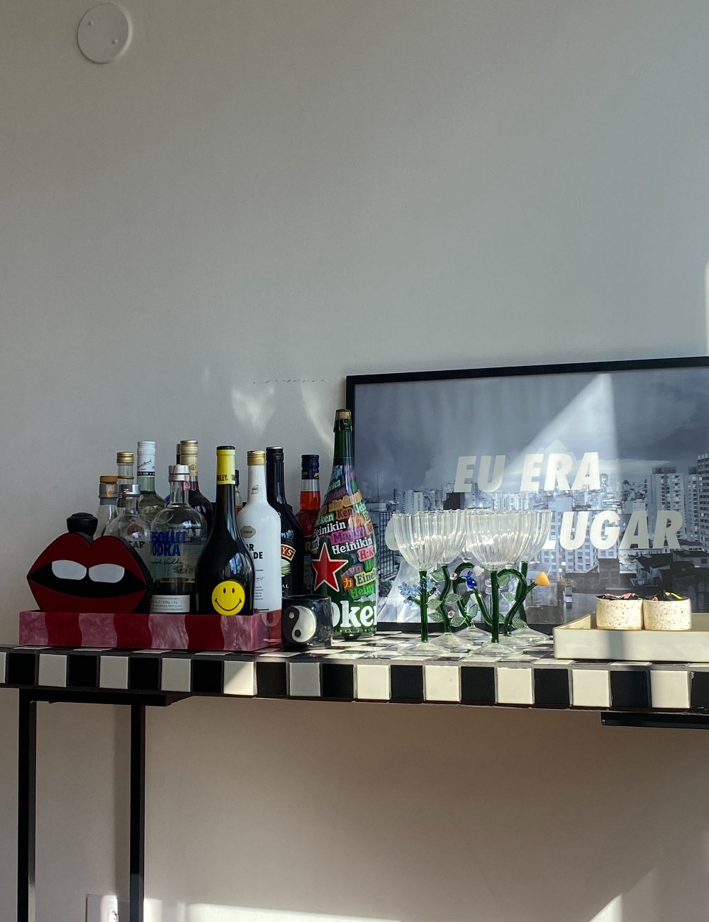 Lulu Maitelli - steal the home - casa criativa - bar - decoração  - https://stealthelook.com.br