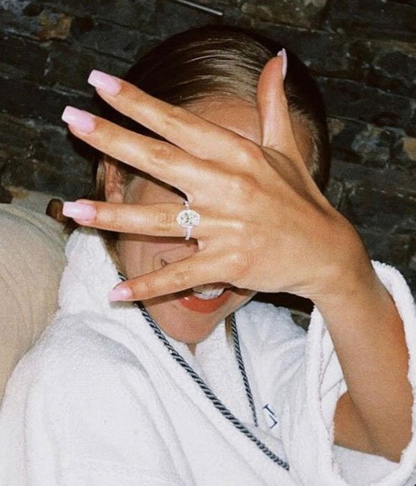 Raluca Pop - anel tendência - divorce ring - Verão - Pinterest - https://stealthelook.com.br