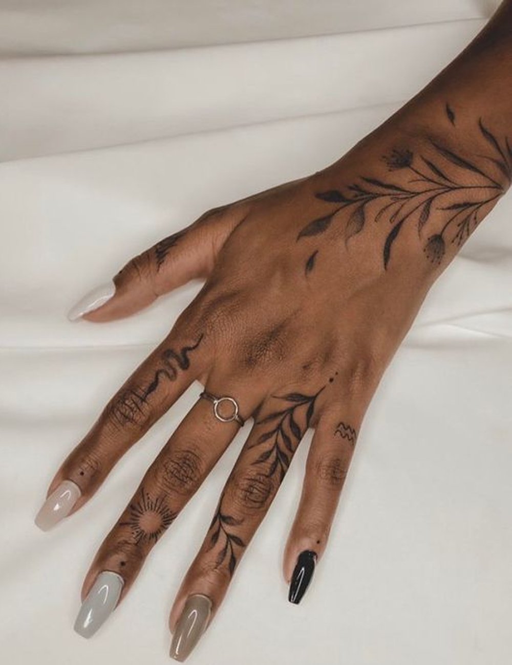 Tatuagem - tattoo - tatuagem em pele negra - pele - corpo - https://stealthelook.com.br