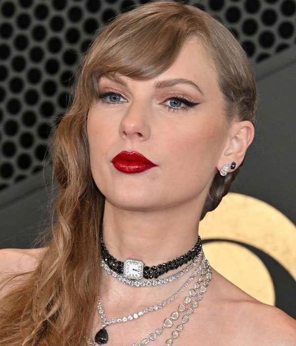 Taylor Swift - batom vermelho - Maquiagem do Ascendente - Verão - Grammy 2024 - https://stealthelook.com.br