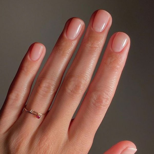 Esqueça a nail art! As unhas sem esmalte são a nova tendência