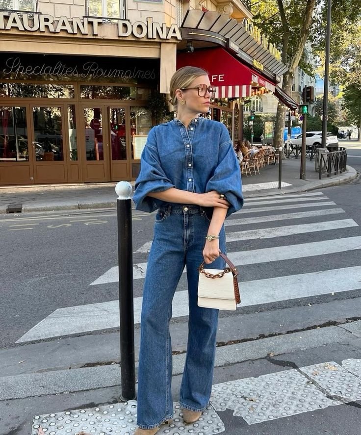 all jeans - jeans wide leg - como usar jeans com jeans camisa calça wide - inverno 2024 - lez a lez  - https://stealthelook.com.br