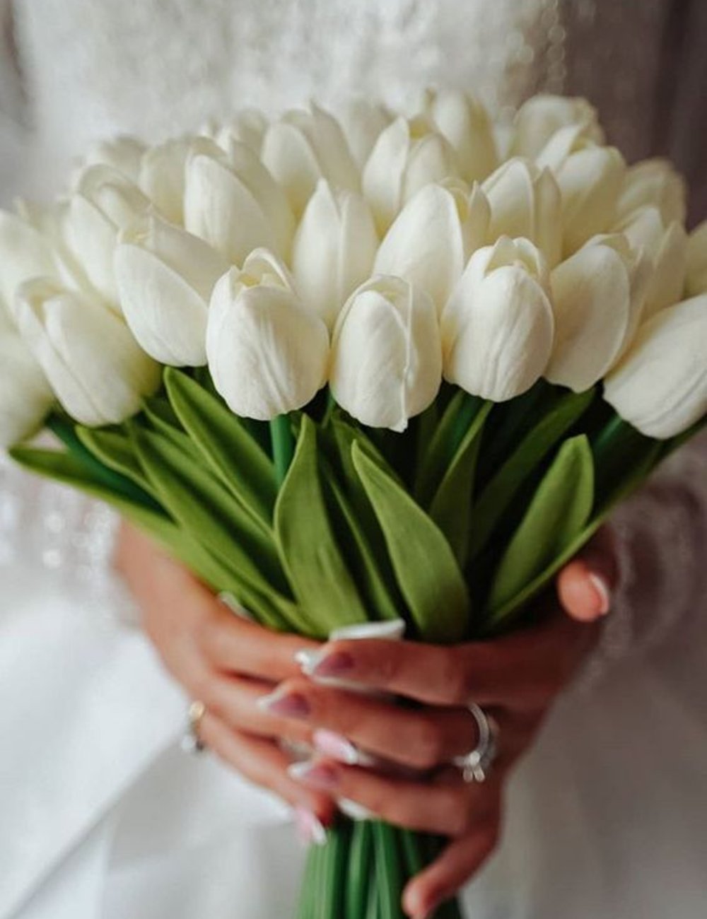 Buquê de tulipas - flores - buquê de noiva branco - casamento - noiva - https://stealthelook.com.br