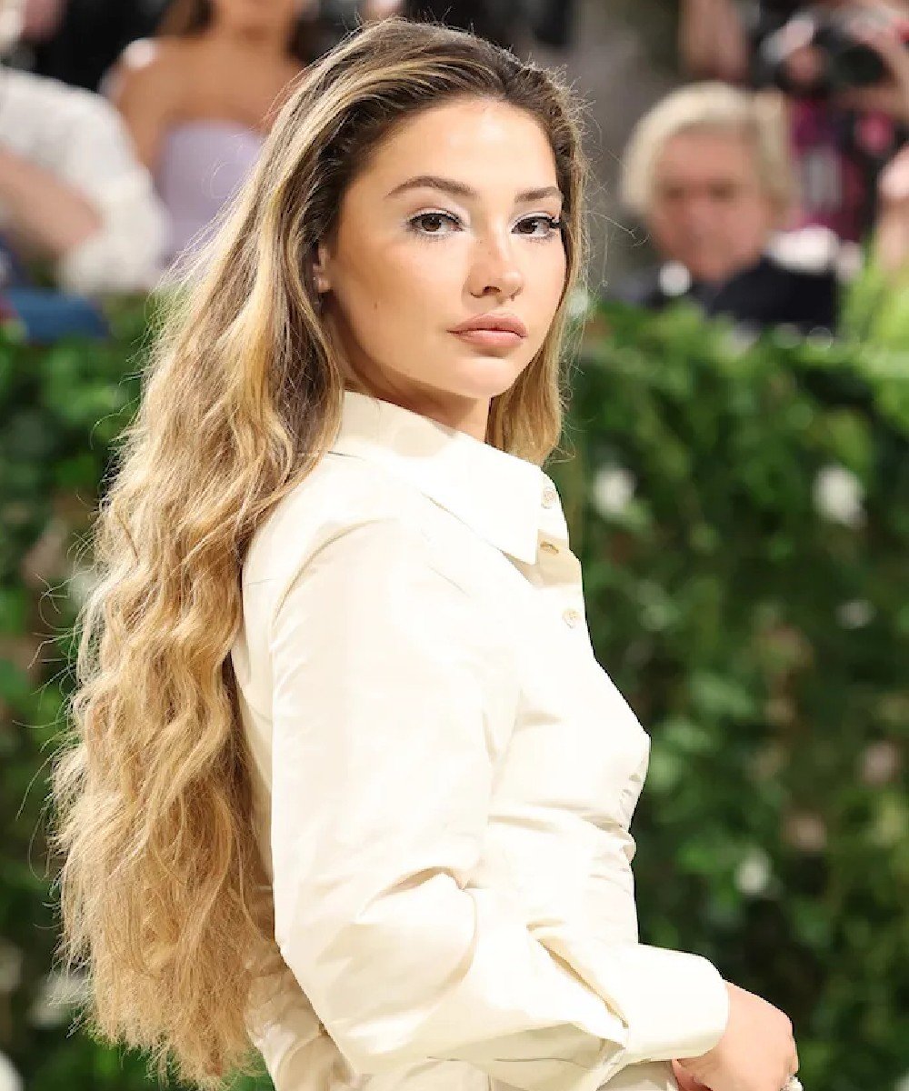 Madelyn Cline - cabelo-ondulado-loiro - met gala 2024 - inverno - brasil - https://stealthelook.com.br