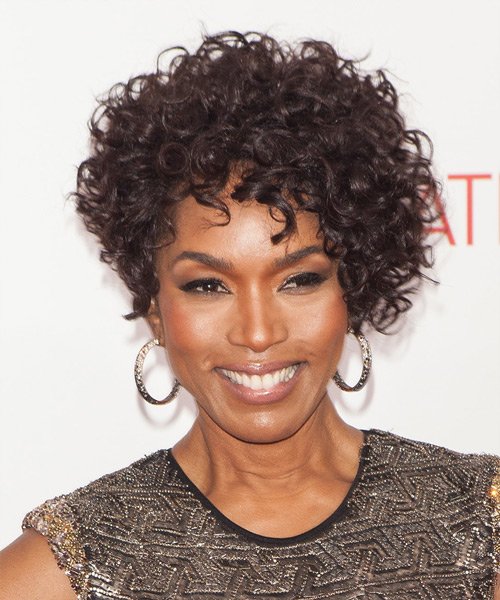 Angela Bassett  - cabelo-curto - cabelo pixie - inverno - brasil - https://stealthelook.com.br