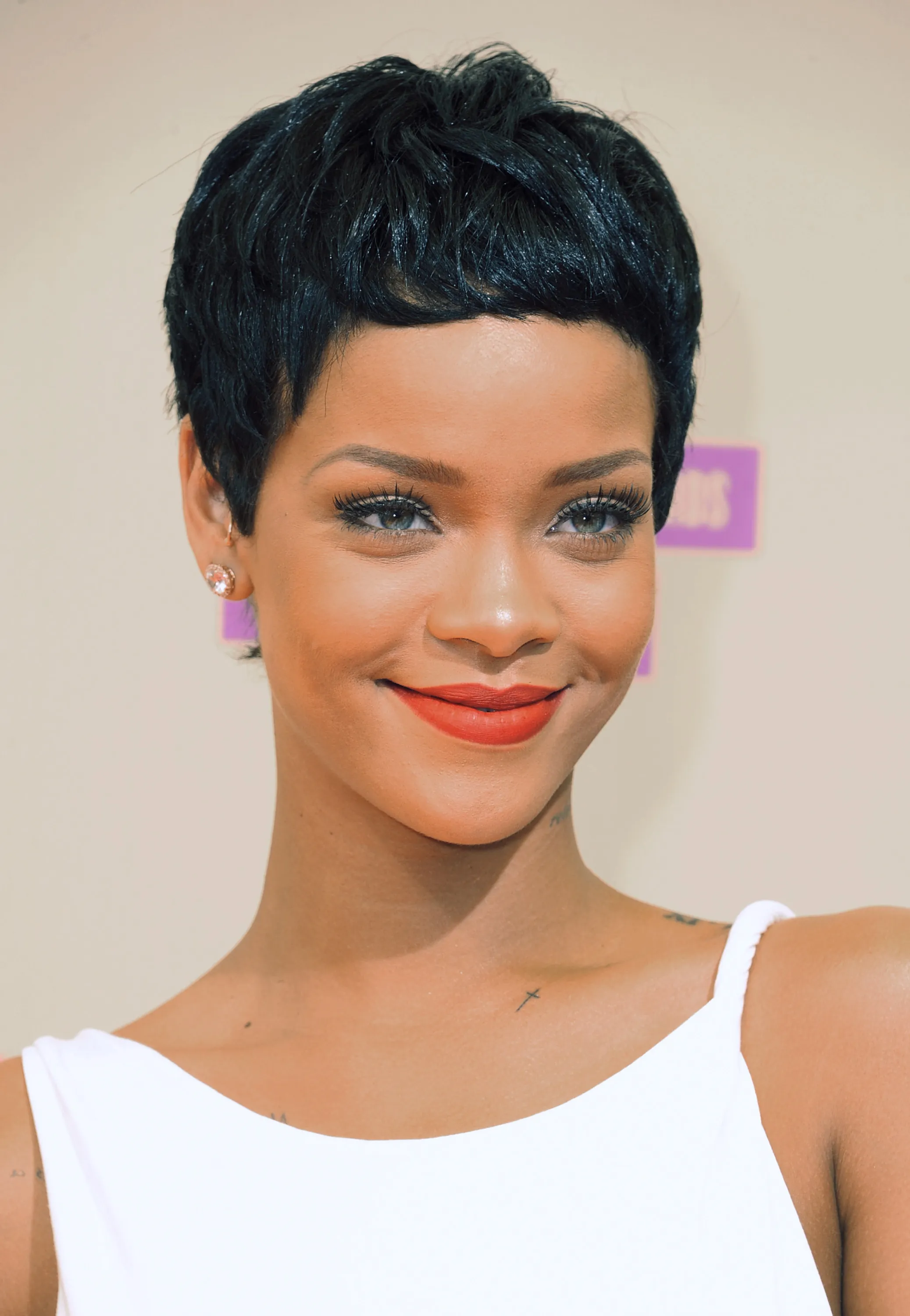 Rihanna - cabelo-curto - cabelo pixie - inverno - brasil - https://stealthelook.com.br