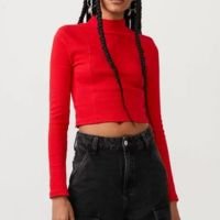 Blusa Cropped Em Ribana Com Manga Longa E Recortes Vermelho