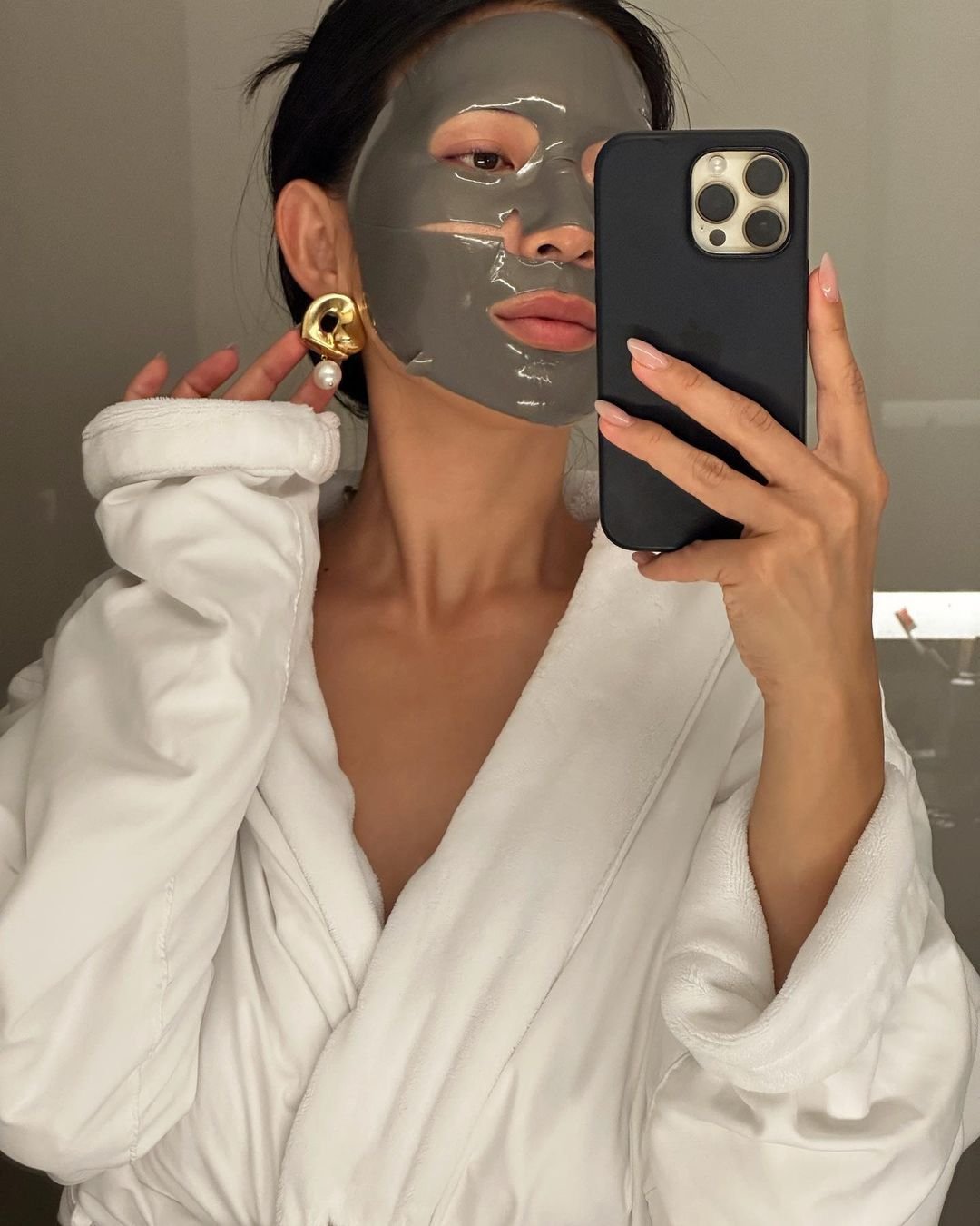 Stephanie Liu Hjelmeseth - autocuidado-skincare-mascara-facial - escalda-pés - inverno - brasil - https://stealthelook.com.br