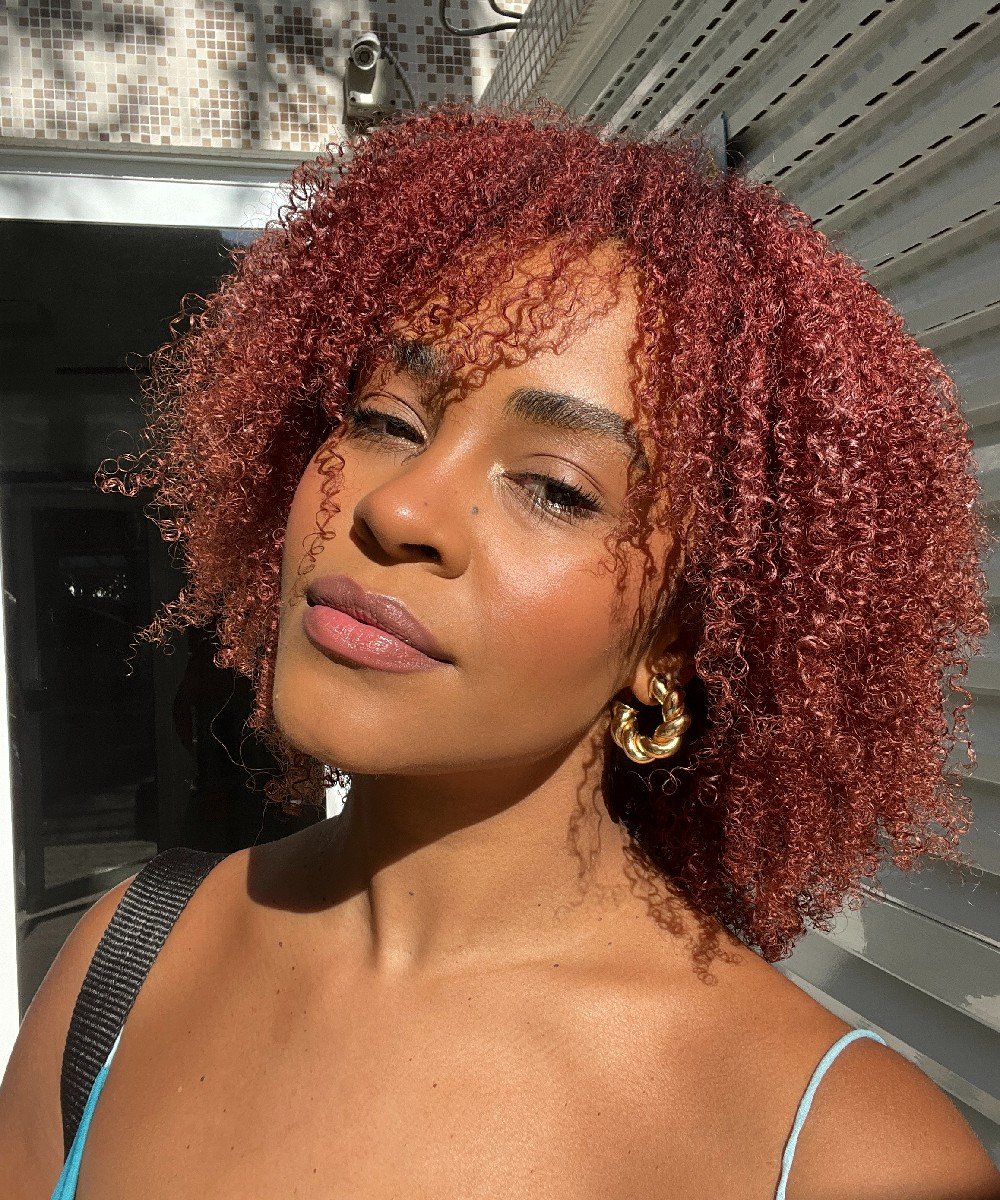 Inaê Ribeiro - maquiagem-lançamento-mulher-ruiva - base da fenty - inverno - brasil - https://stealthelook.com.br