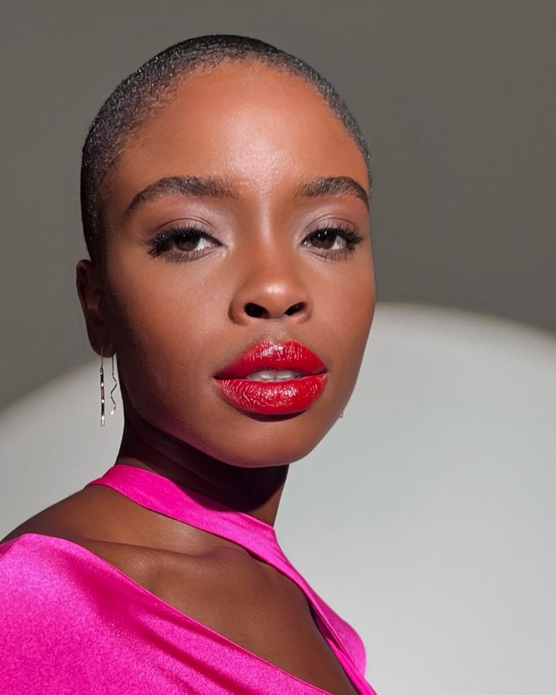 @joysunday - make-batom-vermelho-negra - pincéis de maquiagem - inverno - brasil - https://stealthelook.com.br