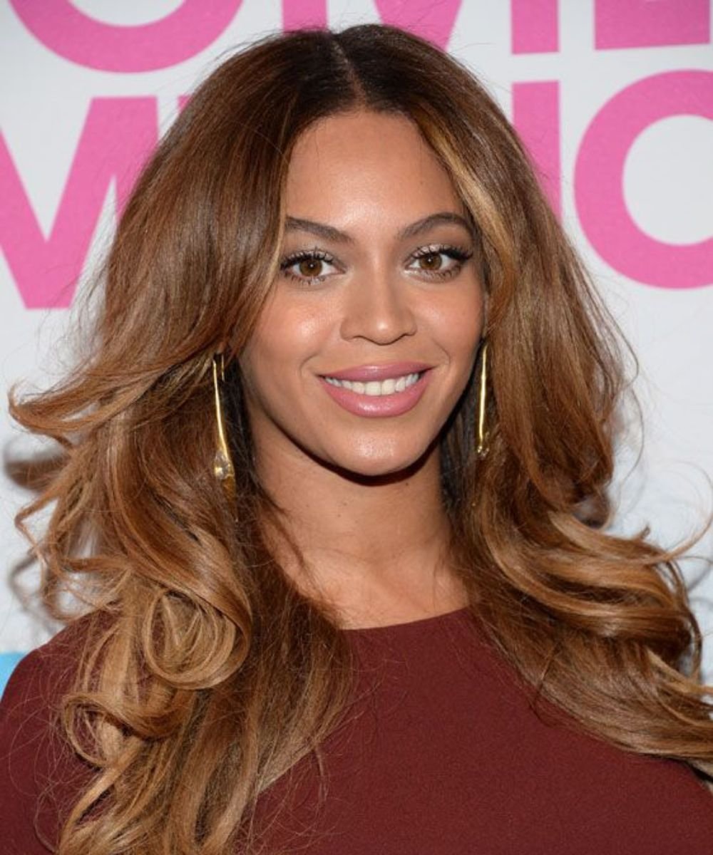 tipos de rosto - formatos de rosto - rosto oval - corte para rosto oval - Beyoncé - https://stealthelook.com.br
