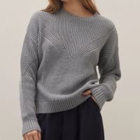 Suéter com Manga Longa e Ombro Deslocado