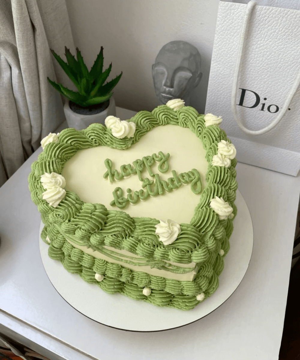 Bolo Vintage  - N/A - Vintage Cake - outono - bolo verde e branco em formato de coração - https://stealthelook.com.br