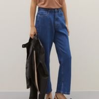 Calça Jeans Reta Cropped Fenda Barra