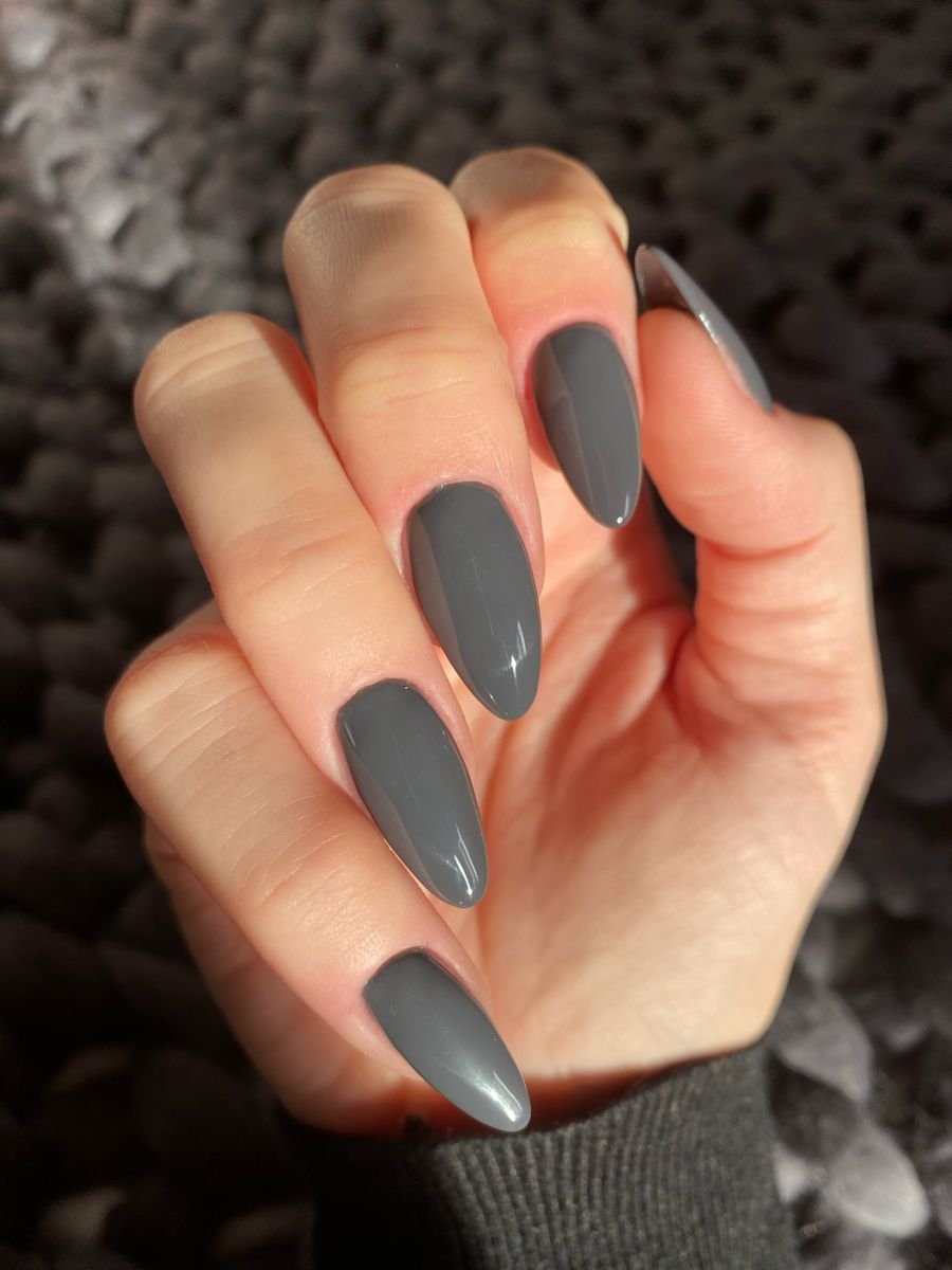 Ana - unha-manicure-cinza - esmalte cinza - inverno - brasil - https://stealthelook.com.br