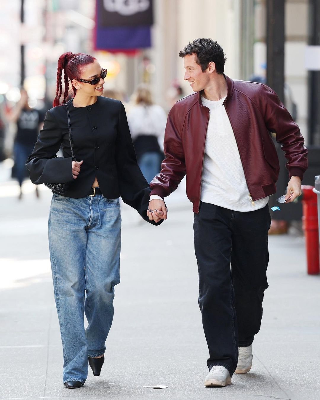 Dua Lipa e Callum Turner - looks de casal - looks de casal - Inverno - Estados Unidos - https://stealthelook.com.br