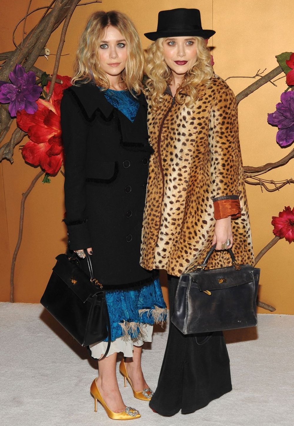 Mary-Kate e Ashley Olsen - estilo - gêmeas - looks - street style - https://stealthelook.com.br