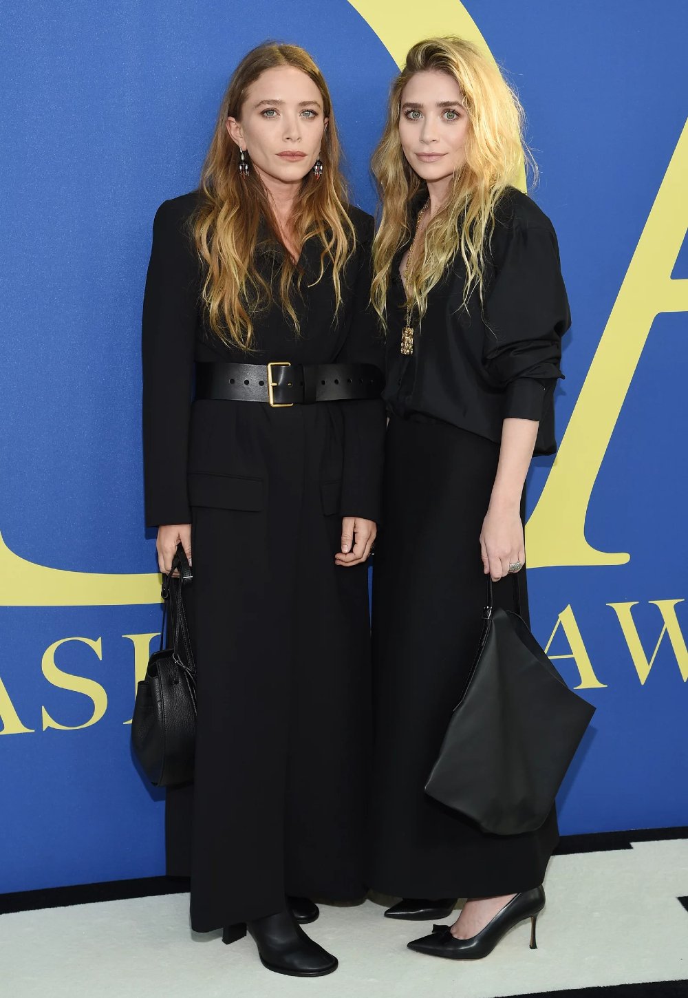 Mary-Kate e Ashley Olsen - estilo - celebridades - gêmeas - street style - https://stealthelook.com.br