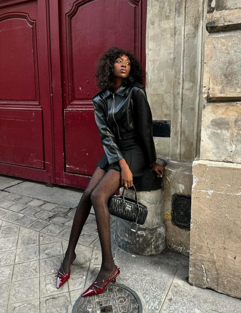 Emmanuelle Koffi - meia-calça preta - look - inverno - street style - https://stealthelook.com.br