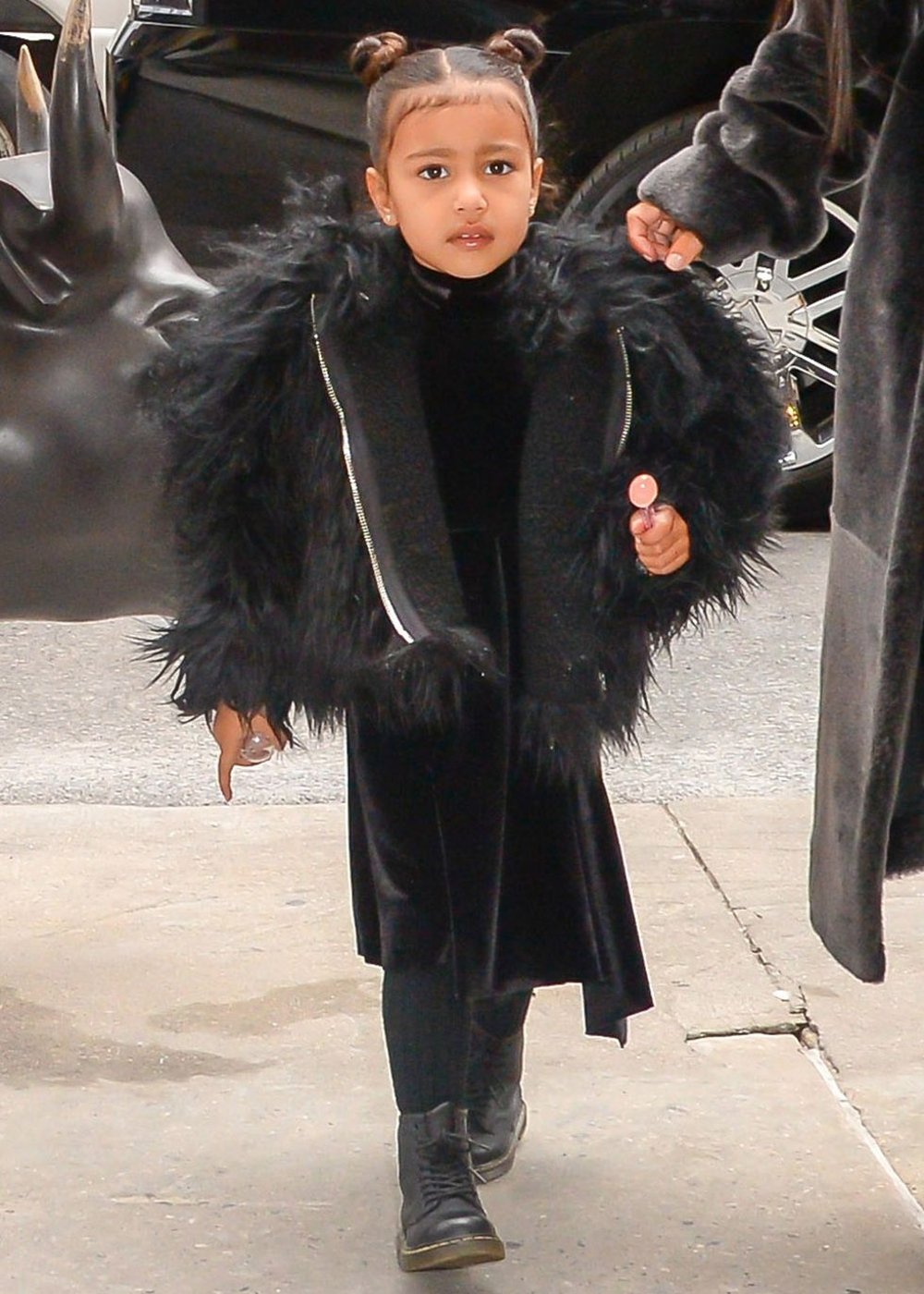 North West - looks - celebridades - estilo - street style - https://stealthelook.com.br