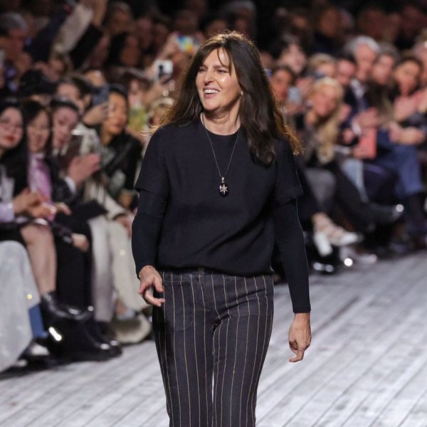 Chanel anuncia a saída de Virginie Viard da direção criativa após 37 anos