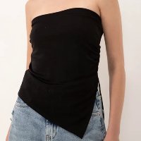 blusa sem alça assimétrica com franzido preta