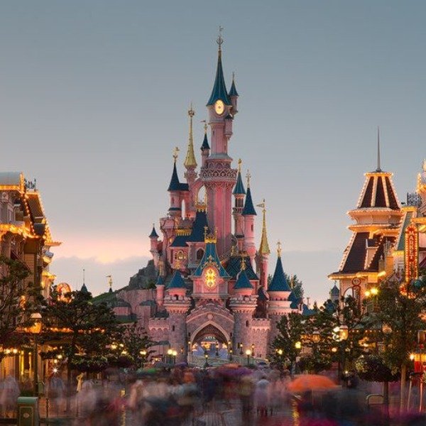 Coperni apresentará seu desfile da primavera de 2025 na Disneyland Paris