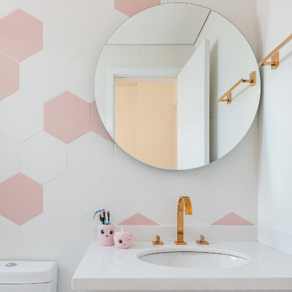 Espelhos de banheiros perfeitos para a decoração