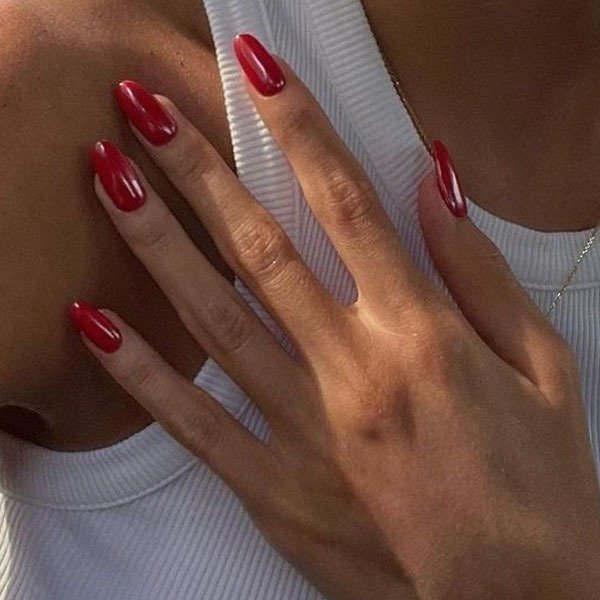 Unhas vermelhas elegantes: os melhores esmaltes para você comprar