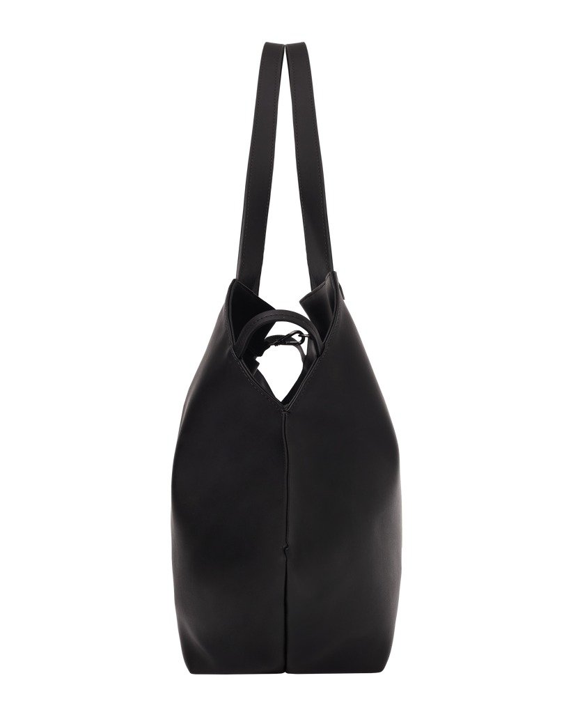 Bolsa tote preta em couro, estilo minimalista e moderno. Design elegante e contemporâneo, ideal para complementar looks urbanos e sofisticados. Tendência 2023 em acessórios, combinando praticidade e estilo. Perfeita para uso diário ou ocasiões especiais.