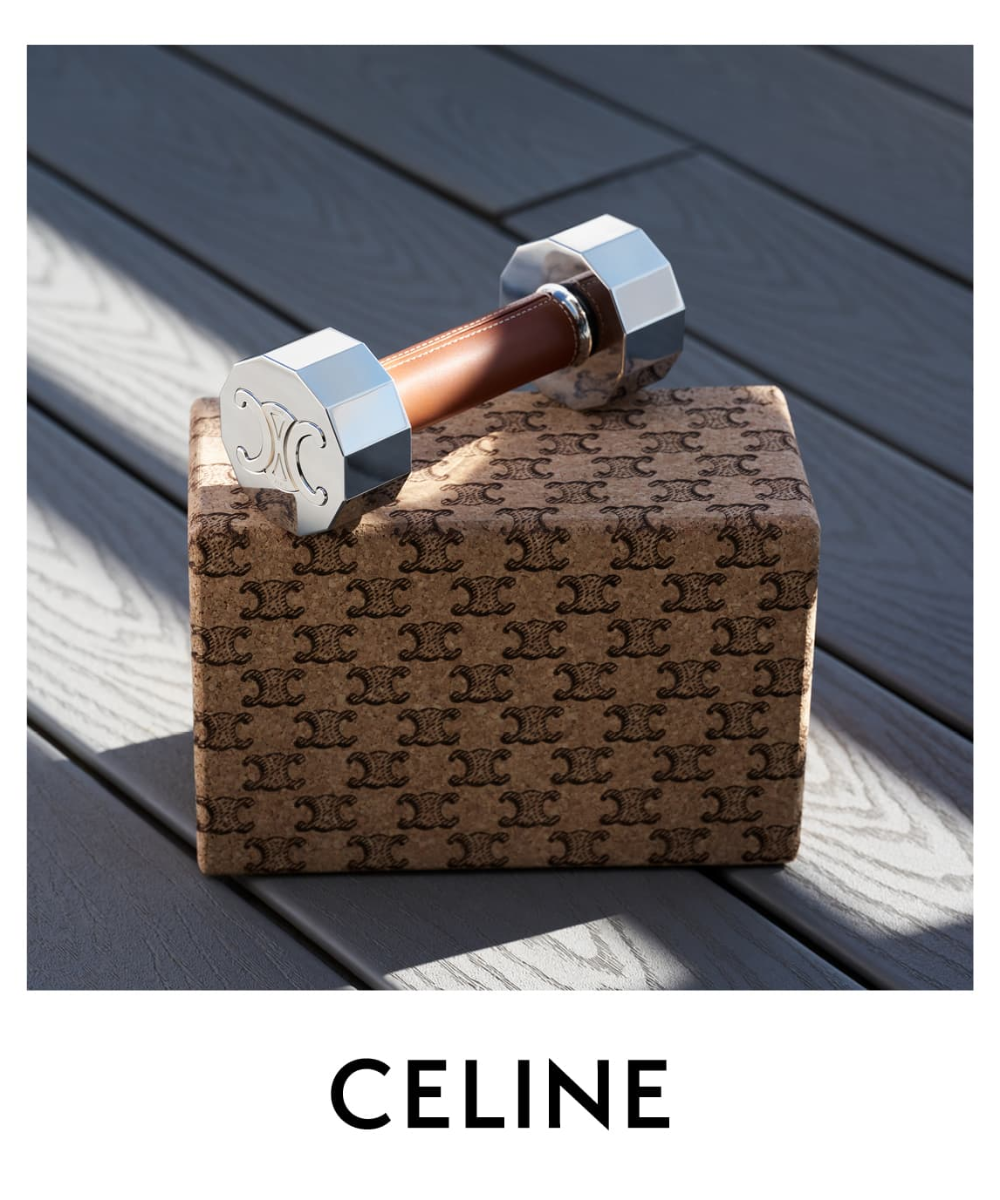 Halter europeu luxuoso com detalhes em couro marrom, alças de aço cromado e peso sobre um box com padrão clássico Celine. Foco na junção de alta moda com artigos fitness sofisticados. Ideal para os amantes da moda e exercícios.