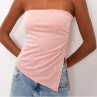 blusa sem alça assimétrica com franzido rosa claro