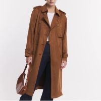 Casaco Trench Coat em Suede com Amarração e Detalhes nos Ombros Marrom