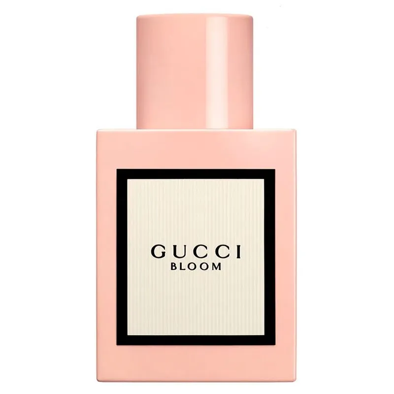 Imagem de um frasco de perfume Gucci Bloom. Design elegante e minimalista em tom rosa pastel com rótulo central em preto e branco. Perfeito para quem acompanha tendências de moda e busca um toque moderno e sofisticado. perfumes femininos importados