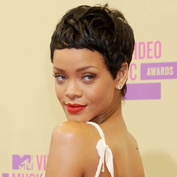 Esse corte de cabelo curto é o favorito da Rihanna