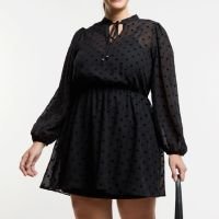 Vestido Curto em Chiffon com Mini Corações Flocados Curve & Plus Size Preto