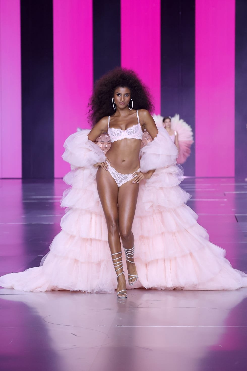 Victoria's Secret Fashion Show 2024: Looks do desfile – STEAL THE LOOK