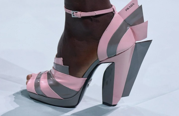 STEAL THE LOOK - STEAL THE SHOES - É real: o peep toe é o sapato tendência de 2025