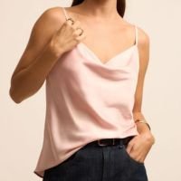 Blusa de Alcinha em Tecido Acetinado com Decote Degagê Rosa