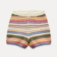 SHORTS EM CROCHÊ COM LISTRAS