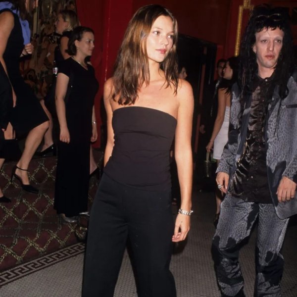 Os 7 looks da Kate Moss nos anos 90 que você certamente usaria hoje