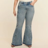 Calça Flare em Jeans com Elastano Curve & Plus Size Jeans Claro